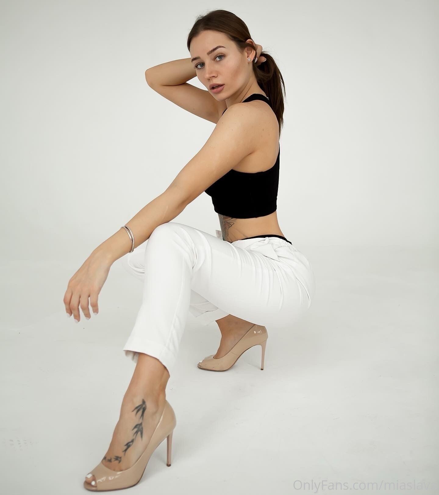 Alice Redlips Photo #31