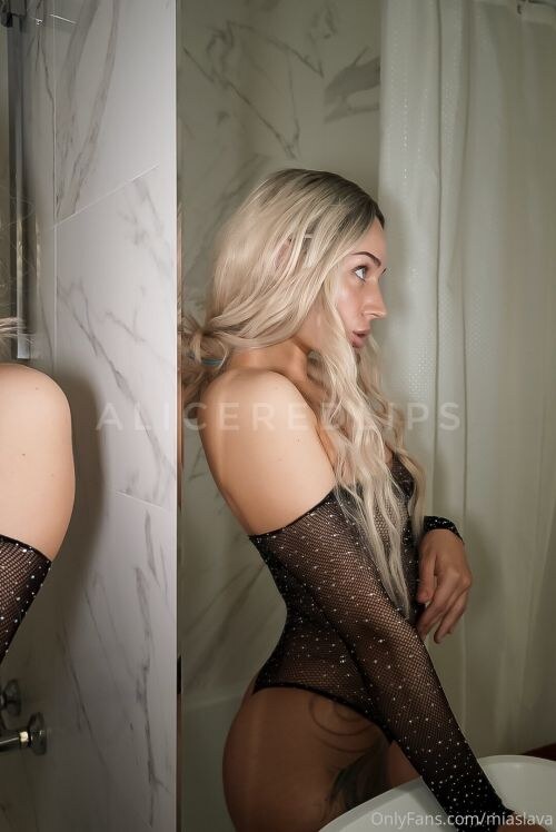 Alice Redlips Photo #302