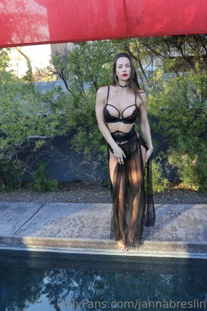 Janna Breslin Photo #161