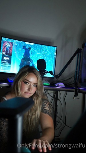 Strongwaifu Photo #82