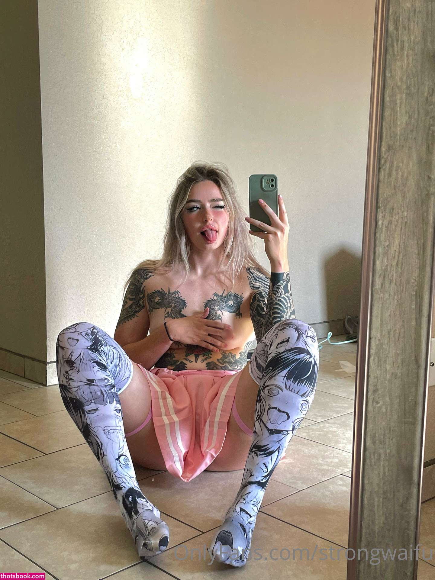 Strongwaifu Photo #89