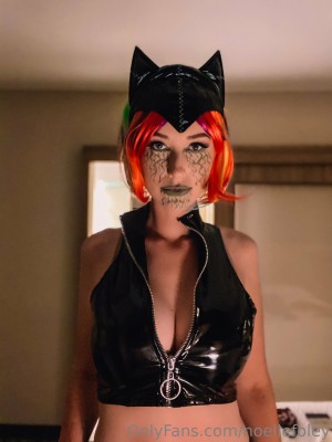 Noelle Foley Photo #15