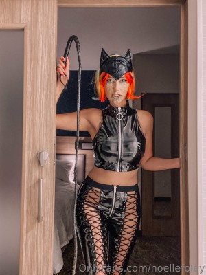 Noelle Foley Photo #16