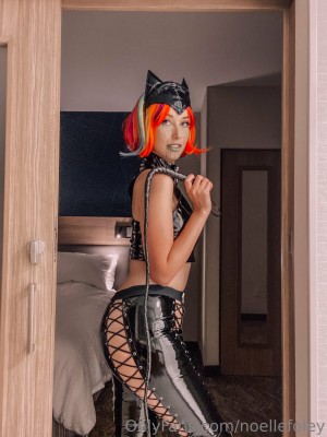 Noelle Foley Photo #25