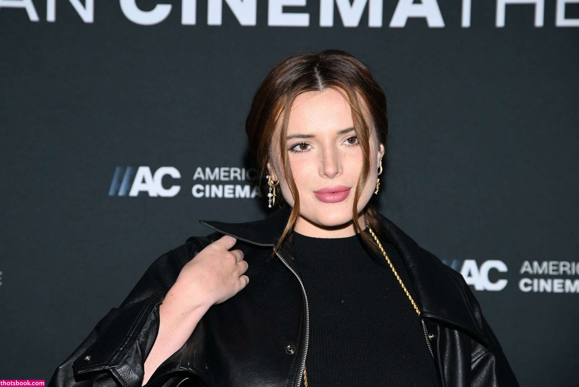 Bella Thorne Photo #292