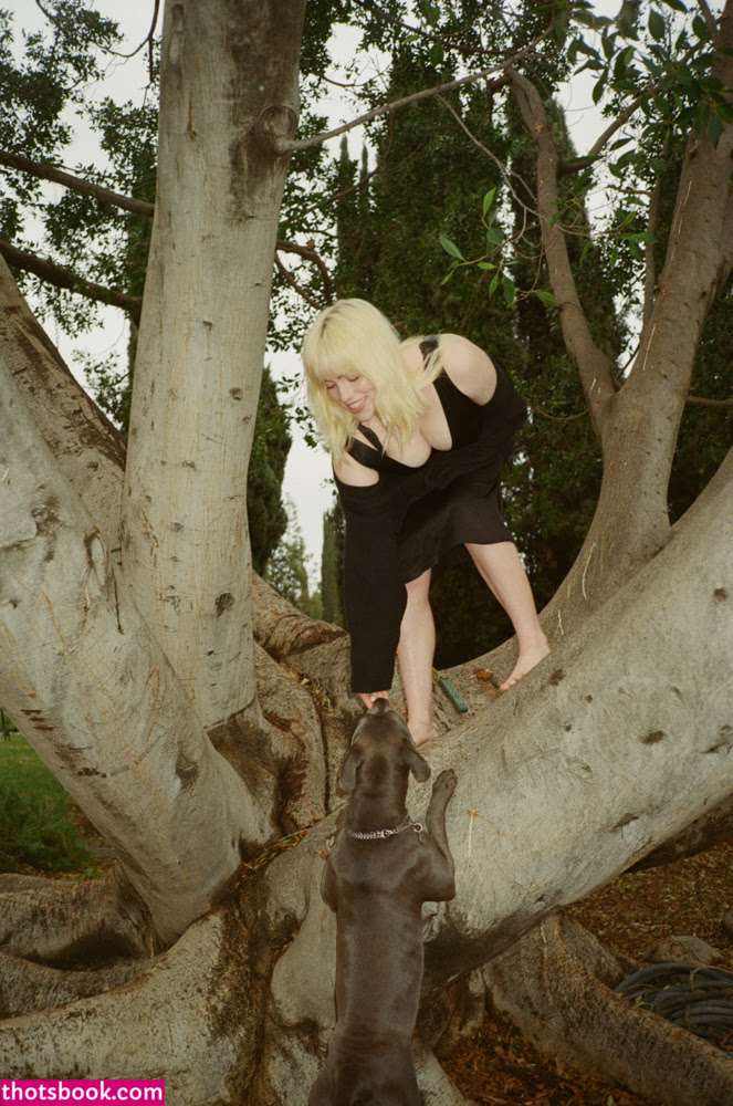 Billie Eilish Photo #76