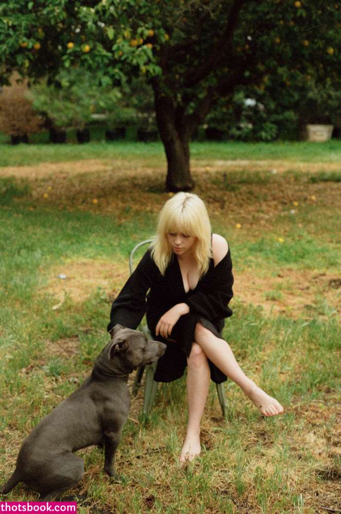 Billie Eilish Photo #100