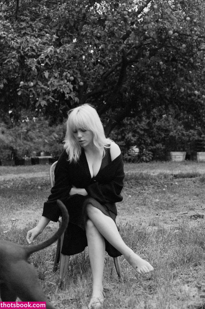 Billie Eilish Photo #128