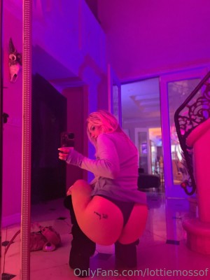 Lottie Moss Photo #82