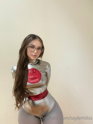 Tayler Hills Photo #255