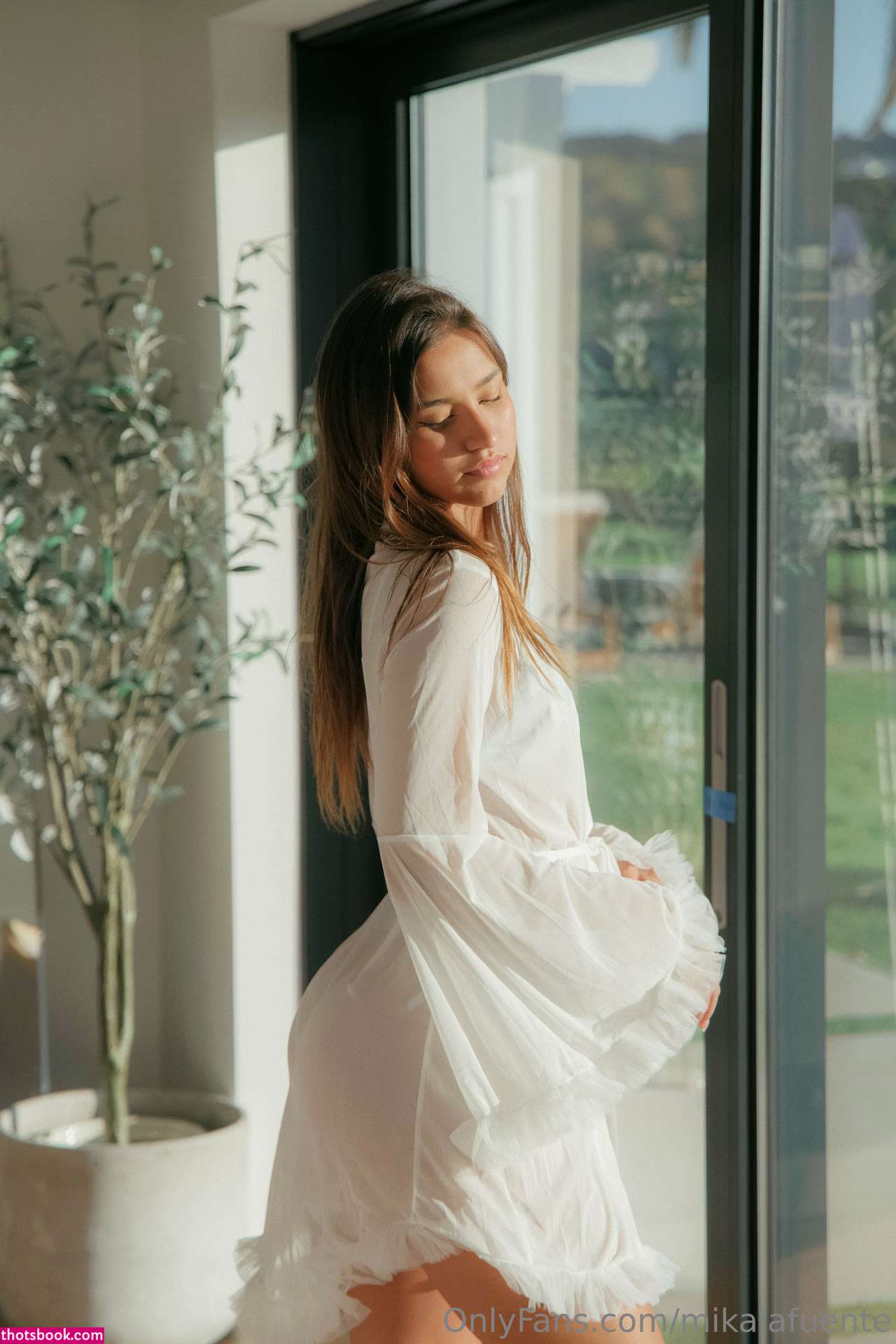 Mikaela Lafuente Photo #24