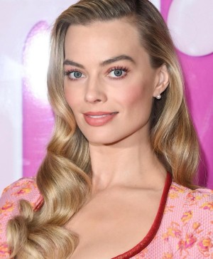 Margot Robbie Photo #8
