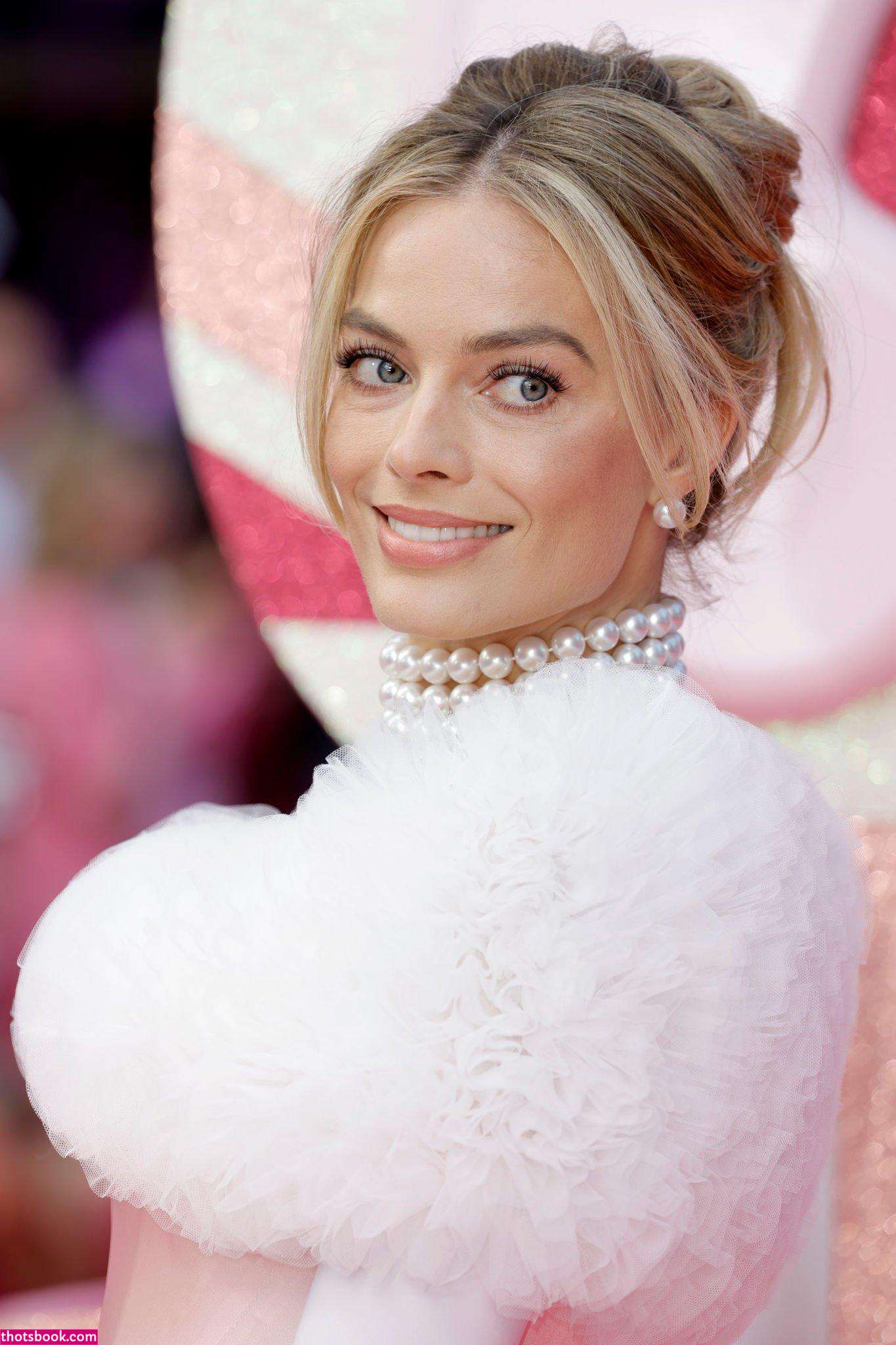 Margot Robbie Photo #30