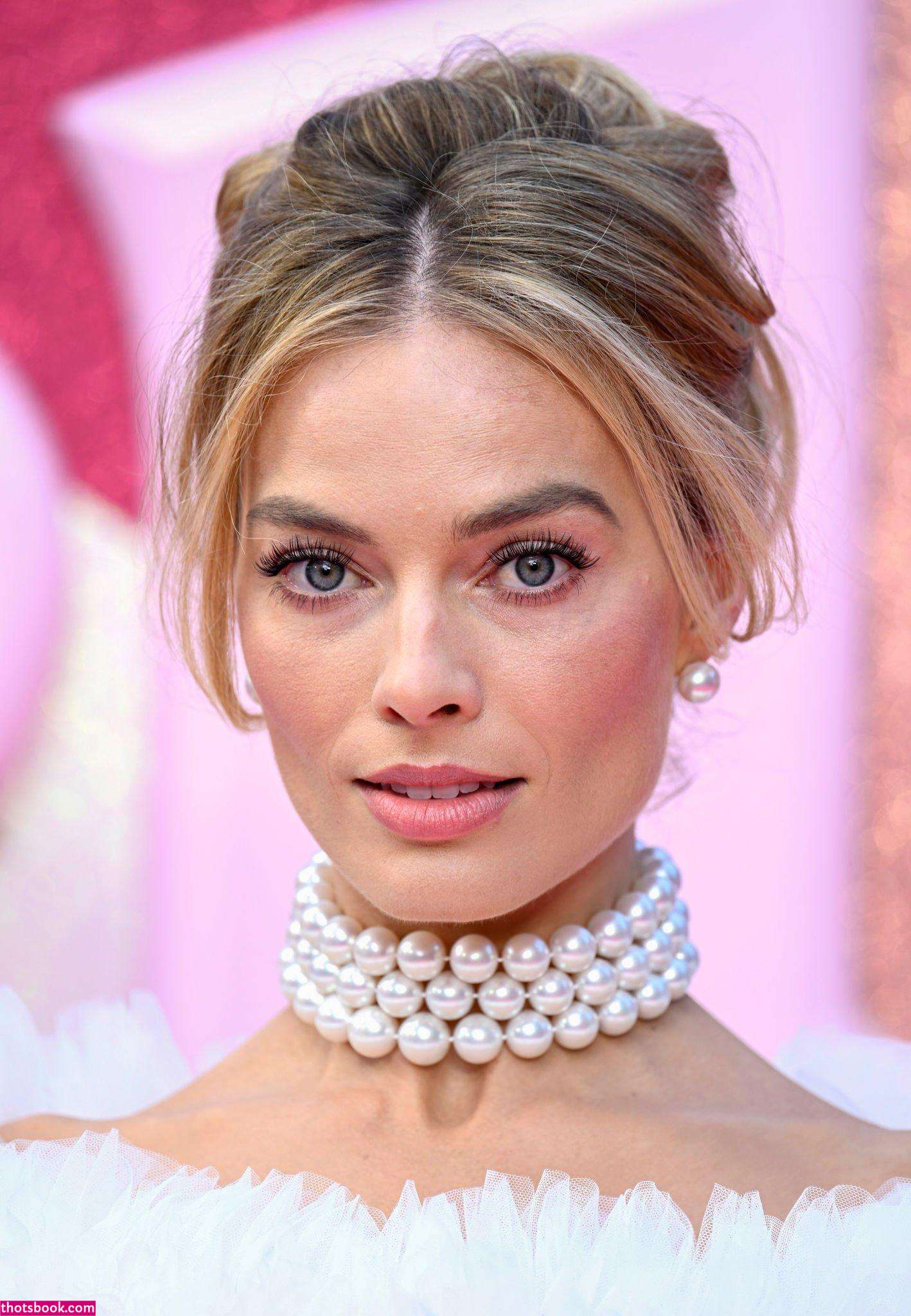 Margot Robbie Photo #36