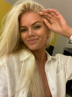 Nellie Cronen Photo #35