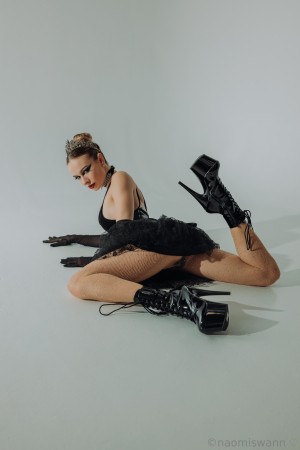 Naomi Swann Photo #106