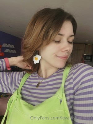 Levana Banana Photo #115