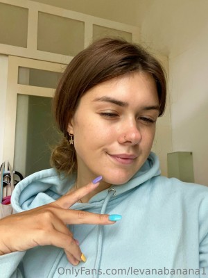 Levana Banana Photo #142