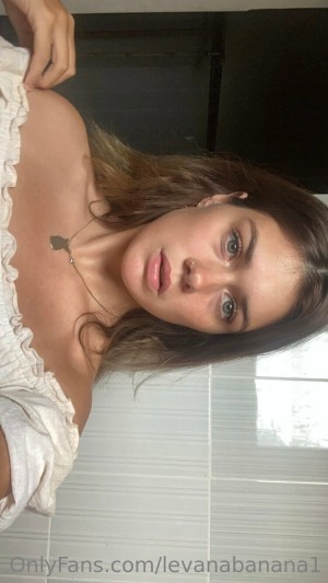 Levana Banana Photo #144