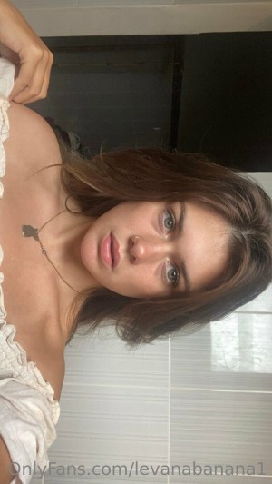 Levana Banana Photo #174