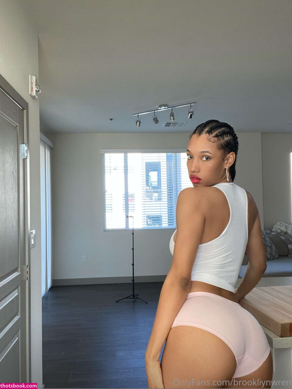 Brookliyn Wren Photo #108