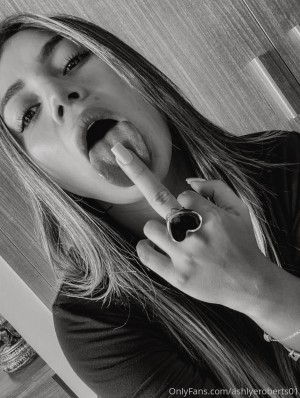 Ashlyeroberts Photo #19