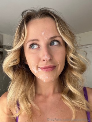 Strawberrykittenn Photo #4