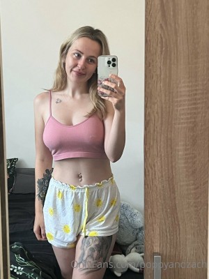 Strawberrykittenn Photo #54