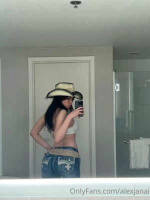 Alex Janai Photo #35