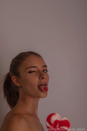 Minnie Bikini Photo #137