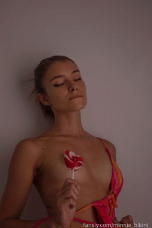 Minnie Bikini Photo #144