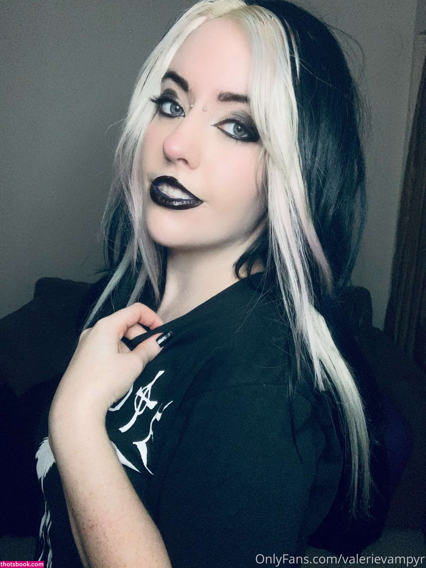 Valerie Vampyr Photo #7