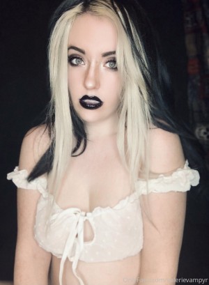 Valerie Vampyr Photo #152