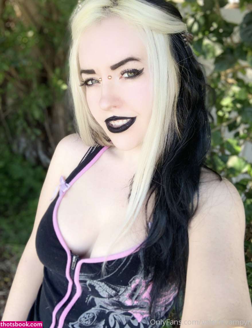 Valerie Vampyr Photo #354