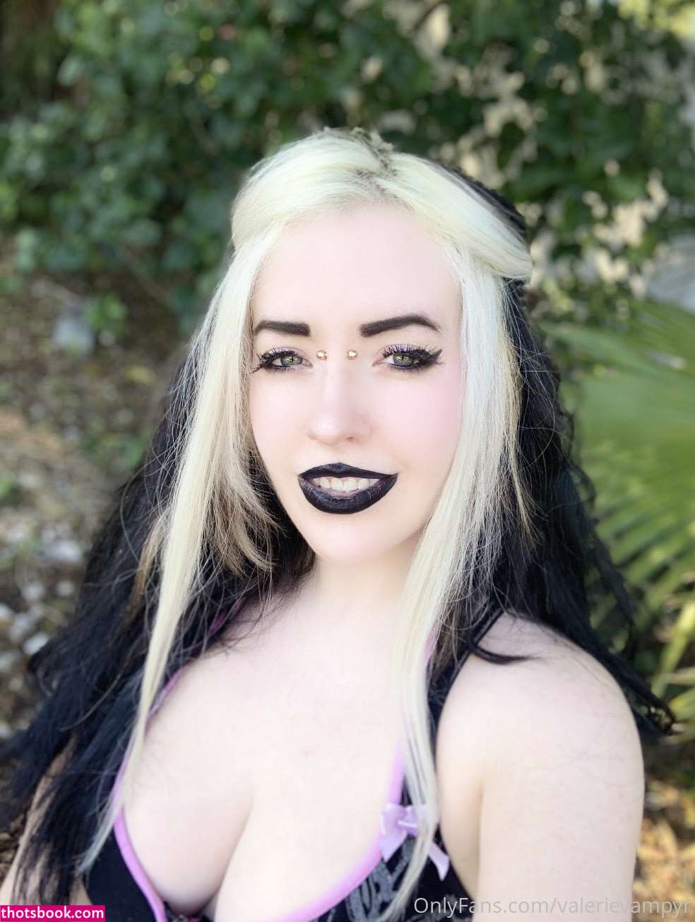 Valerie Vampyr Photo #377