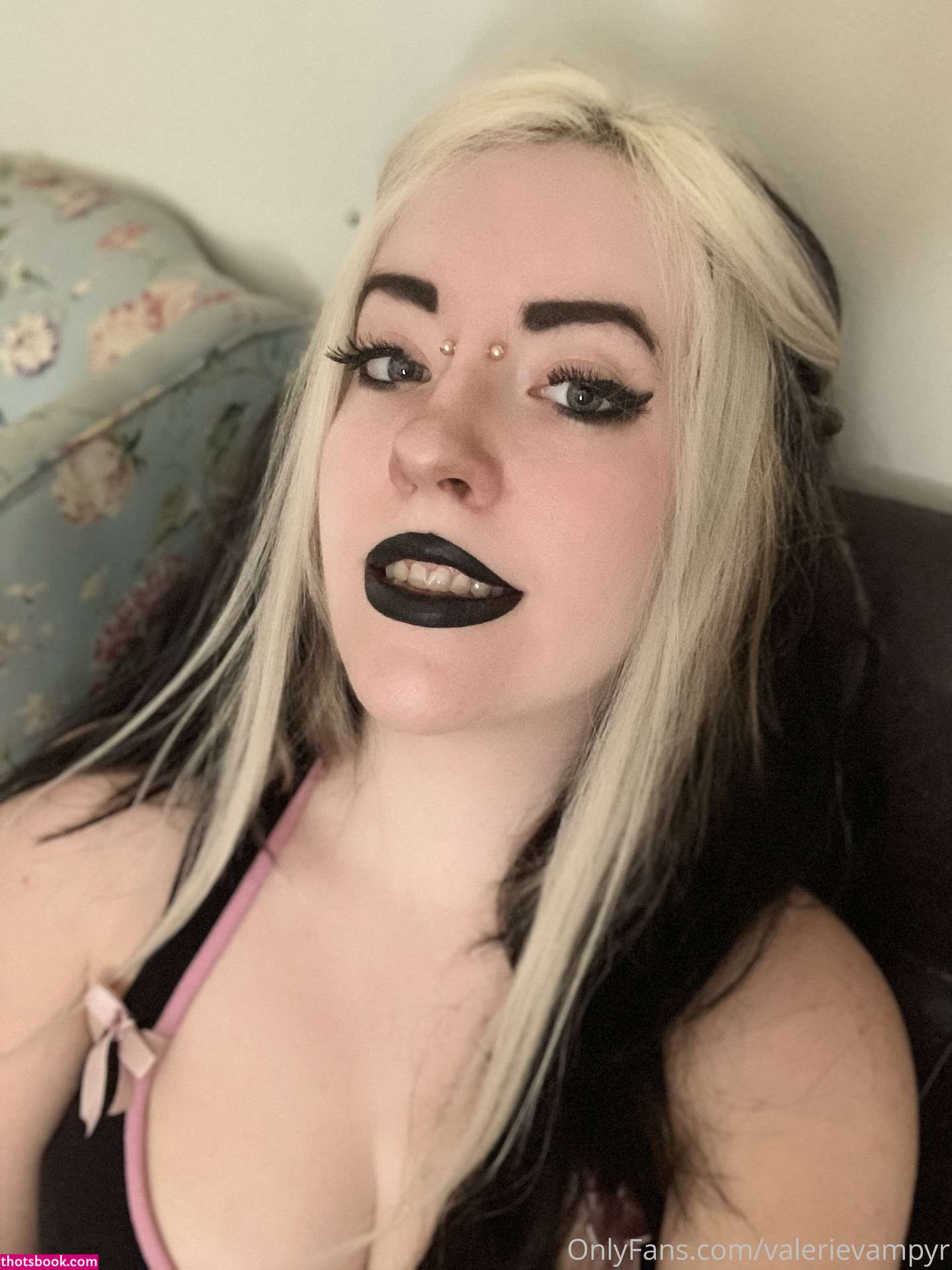 Valerie Vampyr Photo #410