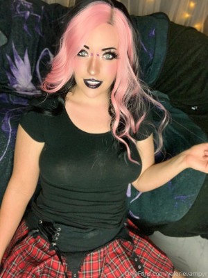 Valerie Vampyr Photo #406