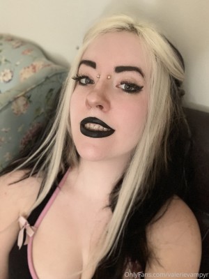 Valerie Vampyr Photo #410