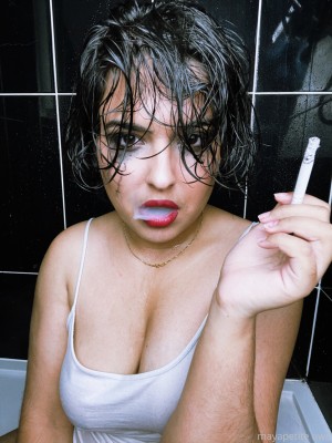 Maya Petite Photo #10