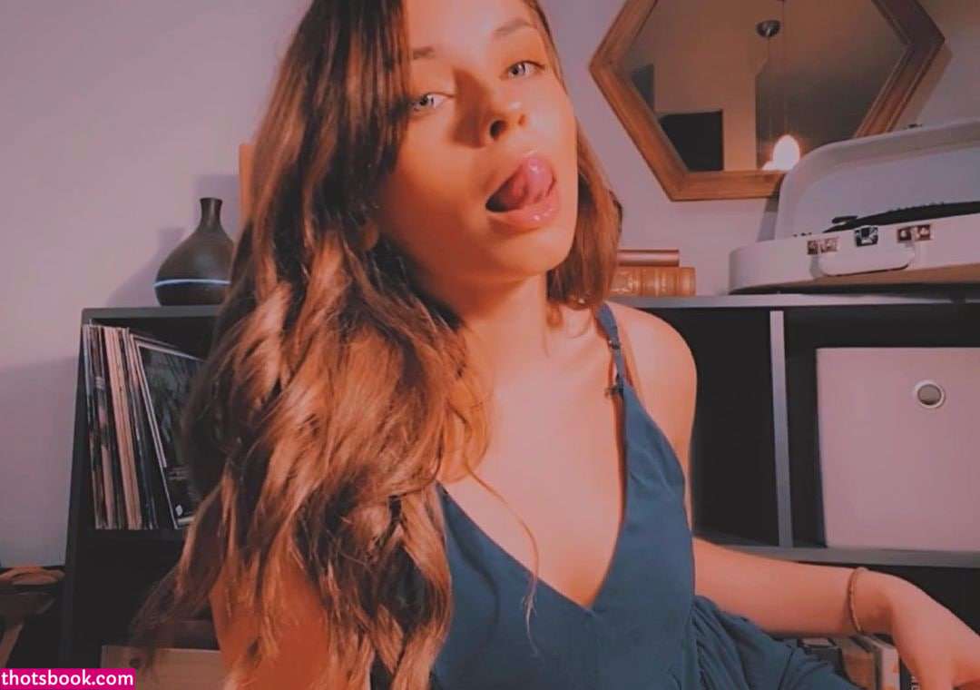 Aliice Apple Photo #6