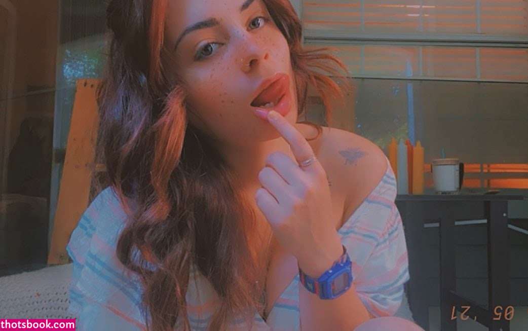 Aliice Apple Photo #8