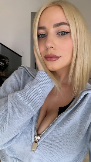 Kristen Medina Photo #1