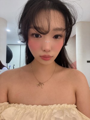 Livy Renata Photo #15