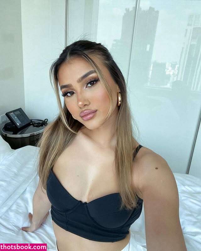 Jasmin Hoppe Photo #2