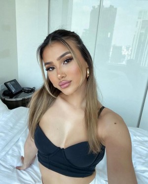 Jasmin Hoppe Photo #2