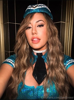 Brett Rossi Photo #7