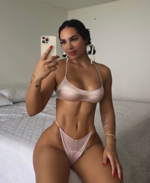 Andrea Valdiri Photo #7