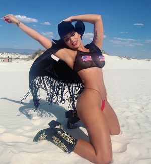 Andrea Valdiri Photo #37