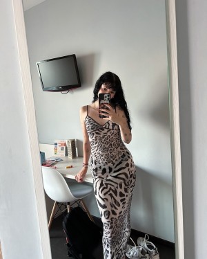 Holly Laing Photo #9