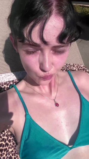 Holly Laing Photo #24